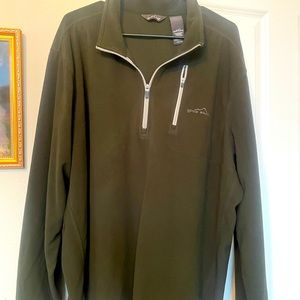 Green Eddie Bauer men’s zip up sweater, like new excellent condition.